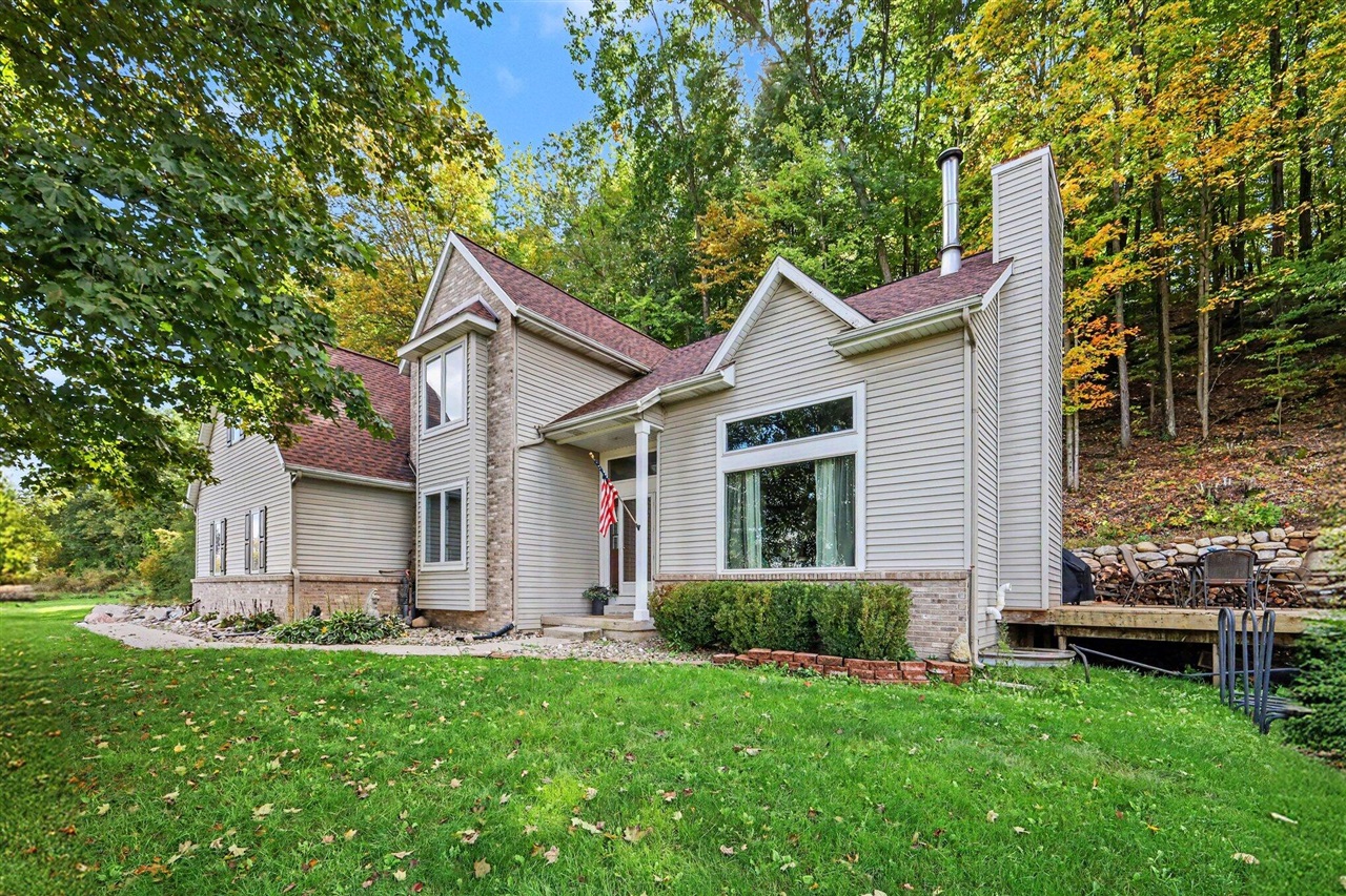Photo 3 of Single family home for sale at 8824 Grand River Dr, Ada, MI 49301 | MLS# 70558622 | Listing updated on 2026-10-06