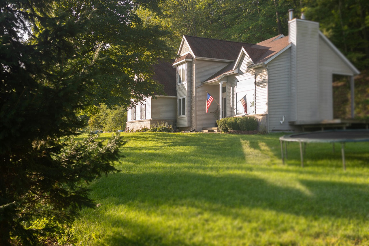 Photo 4 of Single family home for sale at 8824 Grand River Dr, Ada, MI 49301 | MLS# 70558622 | Listing updated on 2026-09-16