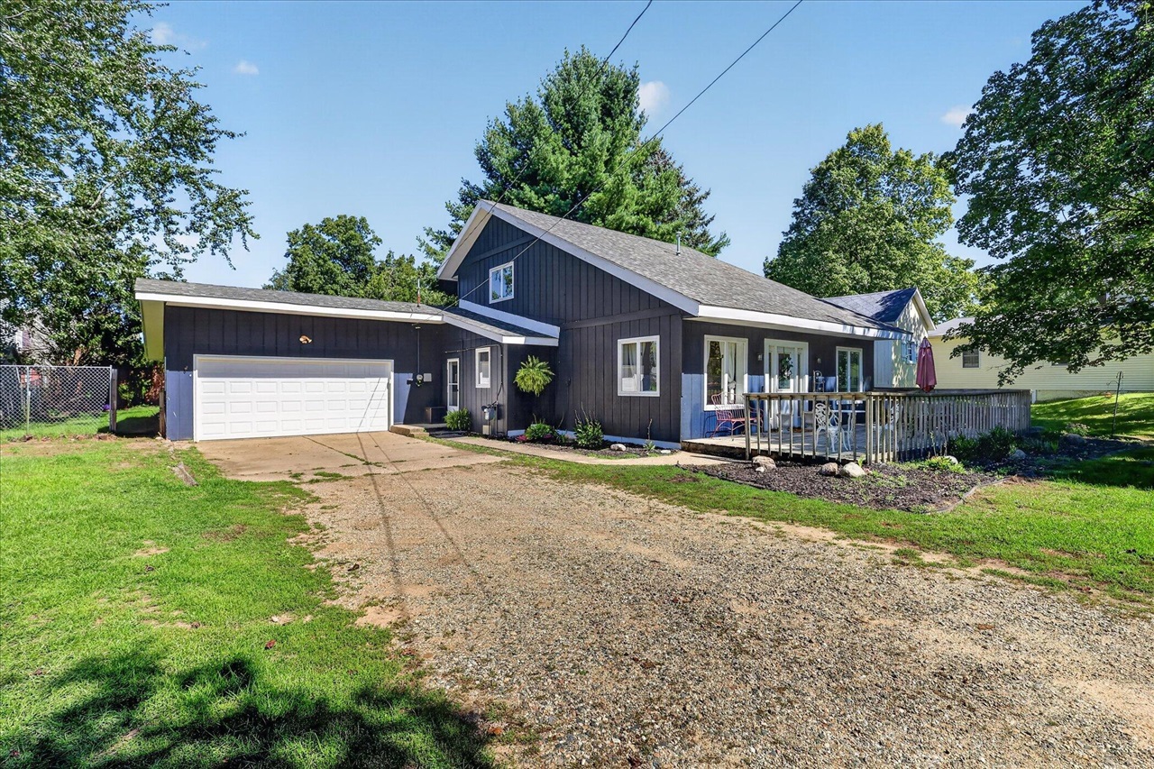 Photo 2 of Single family home for sale at 283 E Pine St, Cedar Springs, MI 49319 | MLS# 70558635 | Listing updated on 2026-09-15