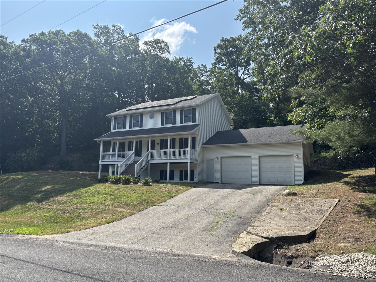 Photo 2 of Single family home for sale at 4160 Knapp Valley Dr, Grand Rapids, MI 49525 | MLS# 70558683 | Listing updated on 2026-09-17