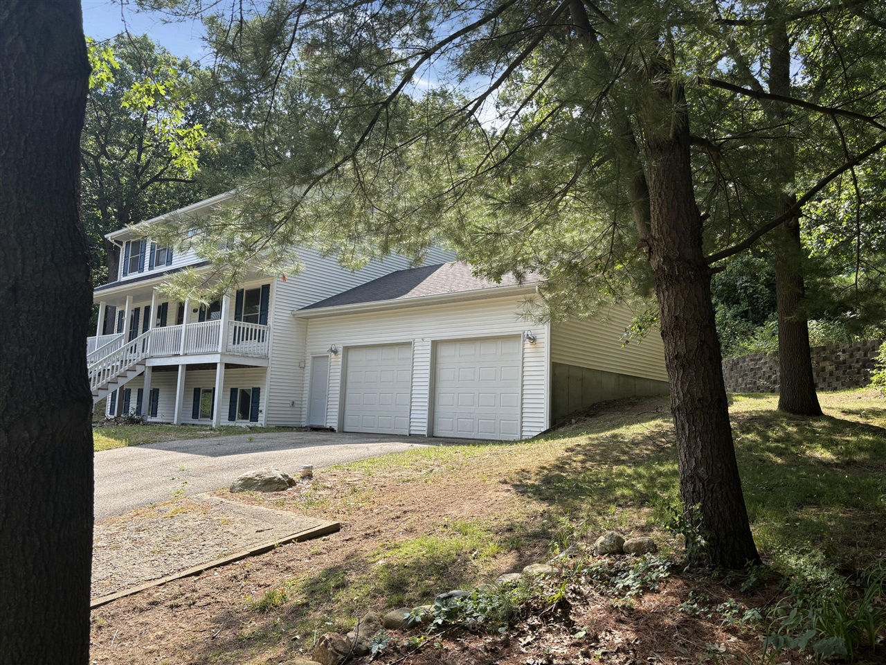 Photo 3 of Single family home for sale at 4160 Knapp Valley Dr, Grand Rapids, MI 49525 | MLS# 70558683 | Listing updated on 2026-09-17