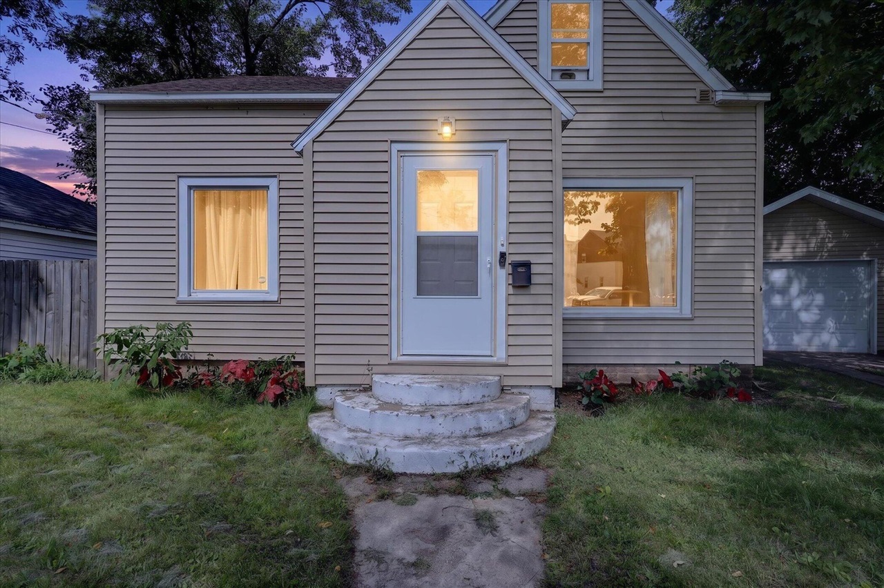 Photo 2 of Single family home for sale at 1111 Orville St, Grand Rapids, MI 49507 | MLS# 70558691 | Listing updated on 2026-09-16