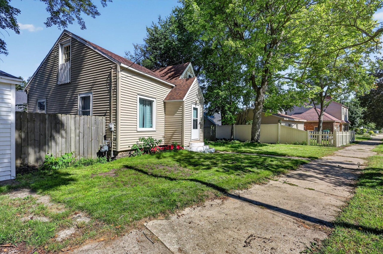 Photo 3 of Single family home for sale at 1111 Orville St, Grand Rapids, MI 49507 | MLS# 70558691 | Listing updated on 2026-09-16