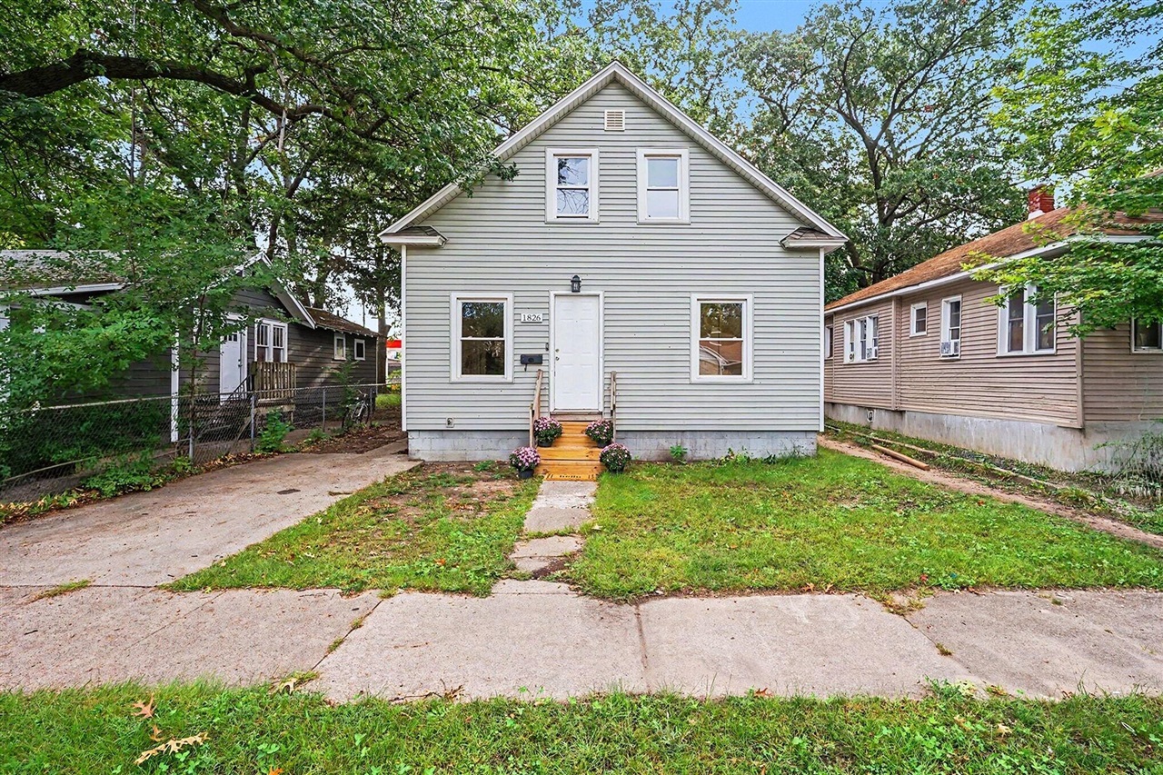 Photo 2 of Single family home for sale at 1826 Mc Ilwraith St, Muskegon, MI 49442 | MLS# 70558710 | Listing updated on 2026-09-15