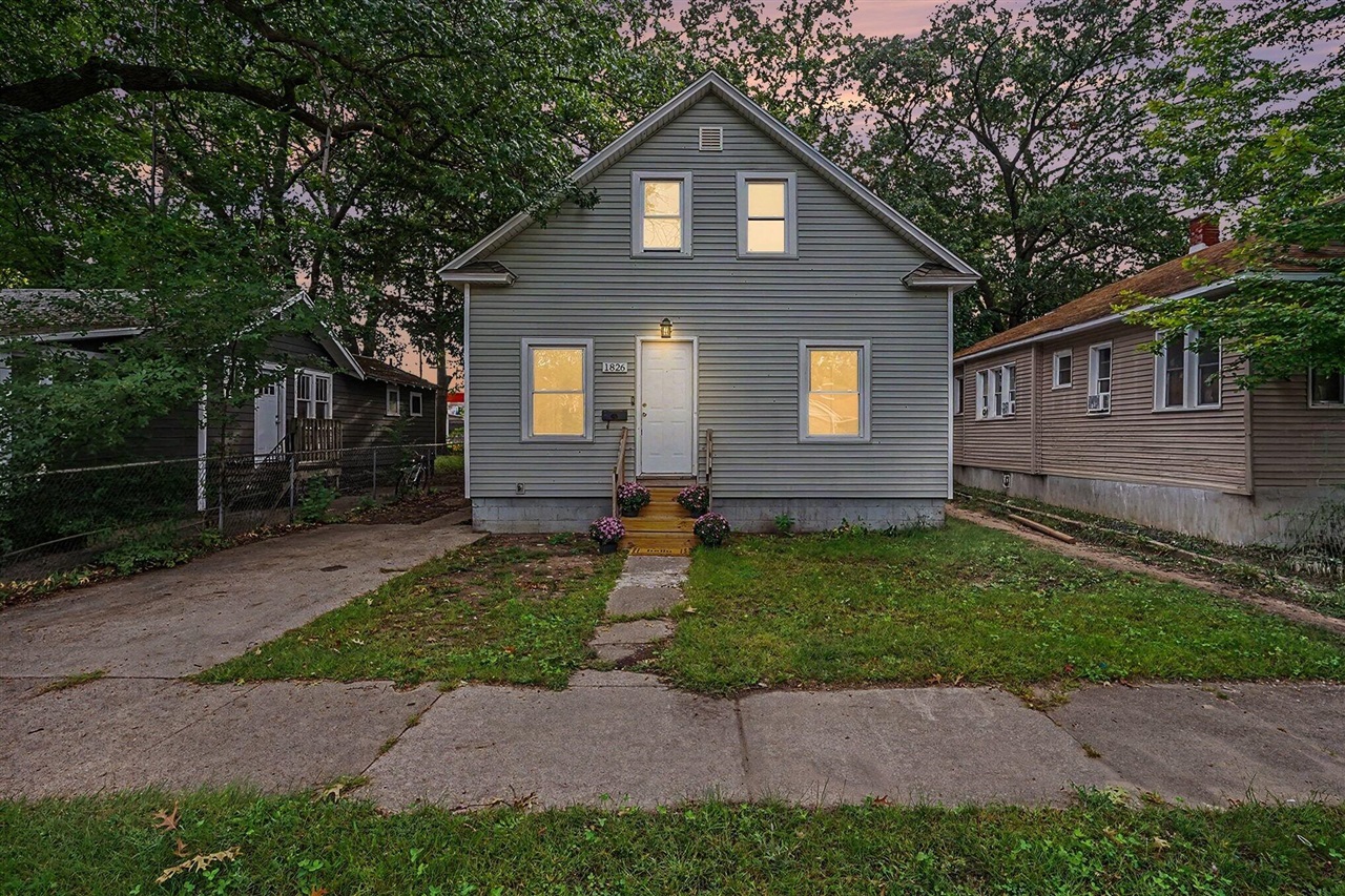 Photo 3 of Single family home for sale at 1826 Mc Ilwraith St, Muskegon, MI 49442 | MLS# 70558710 | Listing updated on 2026-09-15