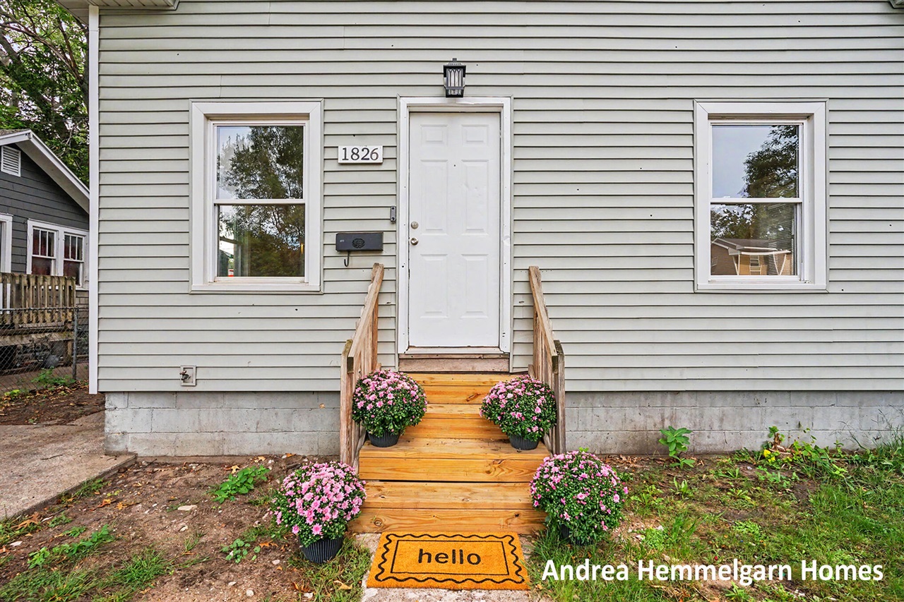 Photo 4 of Single family home for sale at 1826 Mc Ilwraith St, Muskegon, MI 49442 | MLS# 70558710 | Listing updated on 2026-09-15