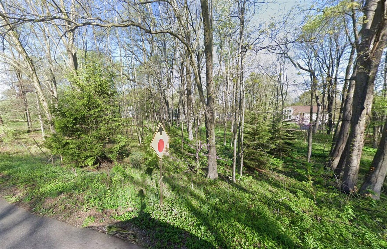Photo 2 of Sale Pending at 201 Deer Run Blvd, Plainwell, MI 49080 | MLS# 70558740 | Listing updated on 2026-09-30