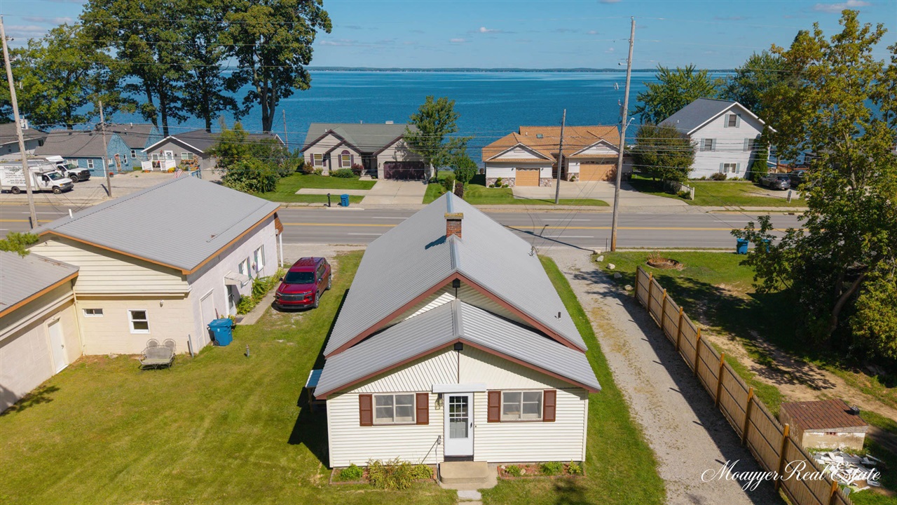 Photo 1 of Single family home for sale at 5401 W Houghton Lake Dr, Houghton Lake, MI 48629 | MLS# 70558786 | Listing updated on 2026-09-16