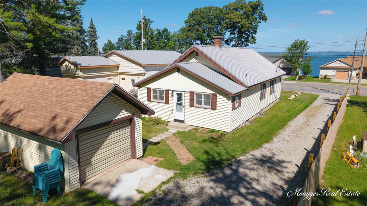 Photo 2 of Single family home for sale at 5401 W Houghton Lake Dr, Houghton Lake, MI 48629 | MLS# 70558786 | Listing updated on 2026-09-16