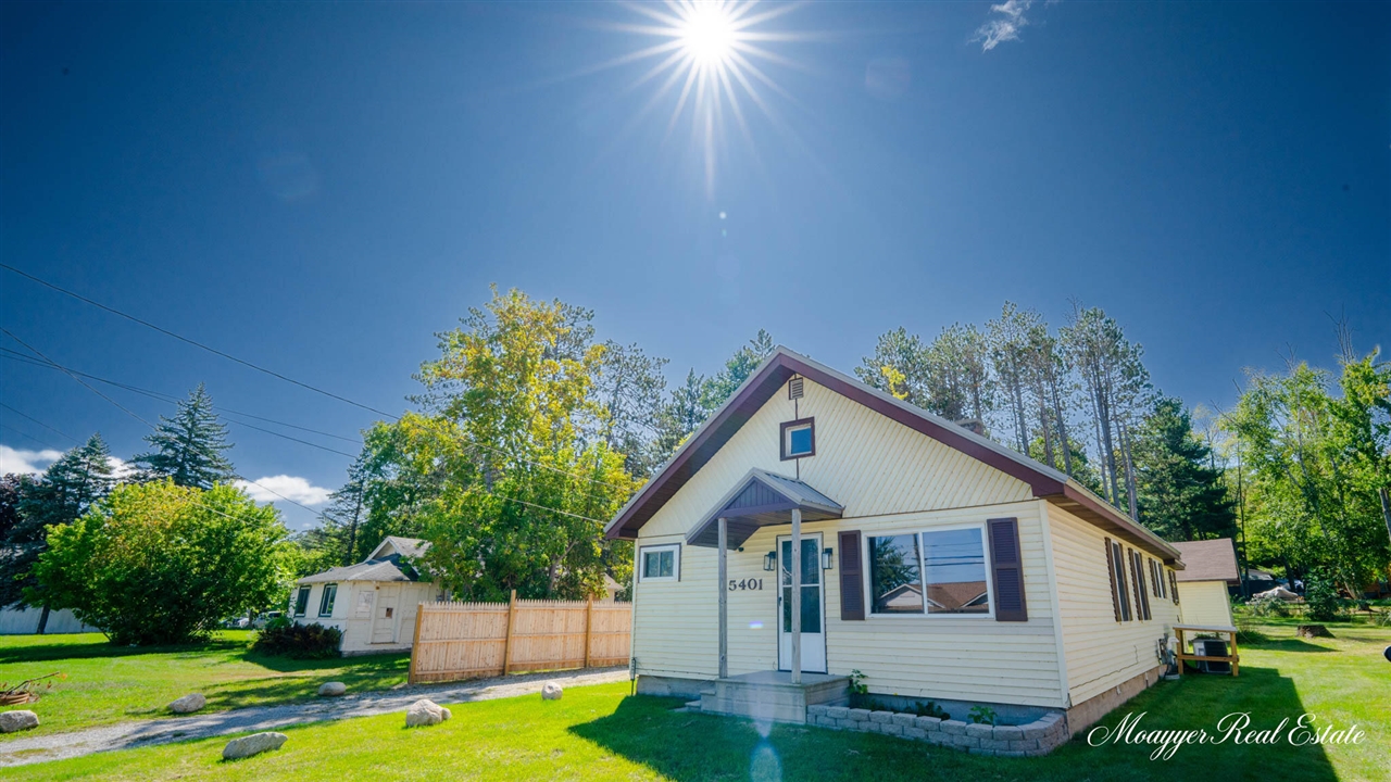 Photo 3 of Single family home for sale at 5401 W Houghton Lake Dr, Houghton Lake, MI 48629 | MLS# 70558786 | Listing updated on 2026-09-16