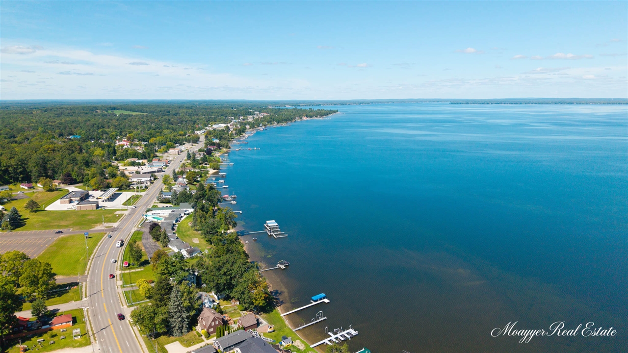 Photo 3 of Single family home for sale at 5401 W Houghton Lake Dr, Houghton Lake, MI 48629 | MLS# 70558786 | Listing updated on 2026-09-16