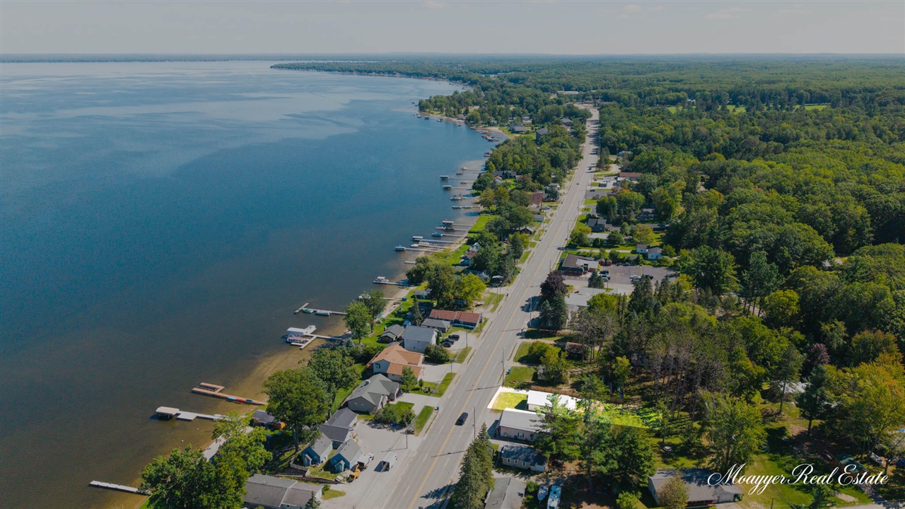 Photo 4 of Single family home for sale at 5401 W Houghton Lake Dr, Houghton Lake, MI 48629 | MLS# 70558786 | Listing updated on 2026-09-16