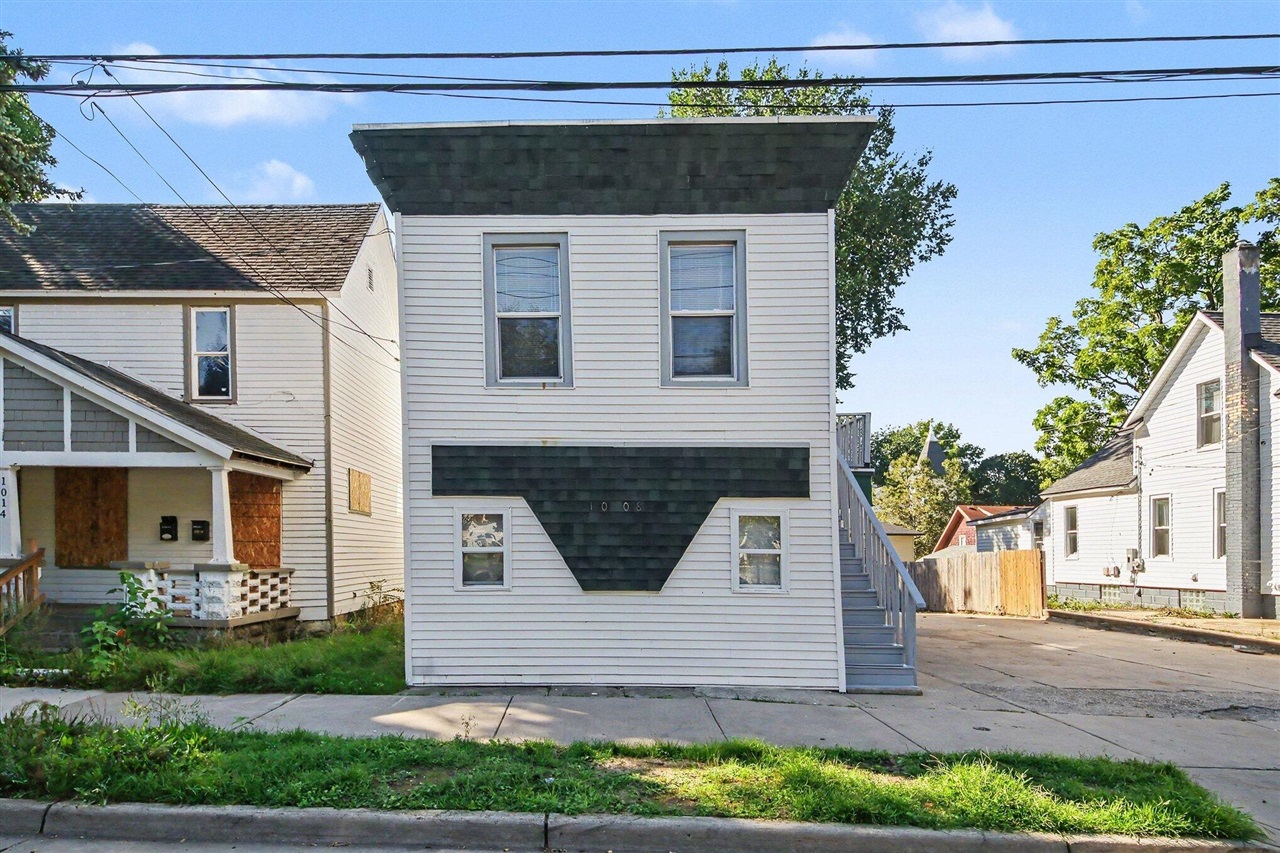 Photo 1 of Sale Pending at 1008 Baxter St, Grand Rapids, MI 49506 | MLS# 70558817 | Listing updated on 2026-09-19