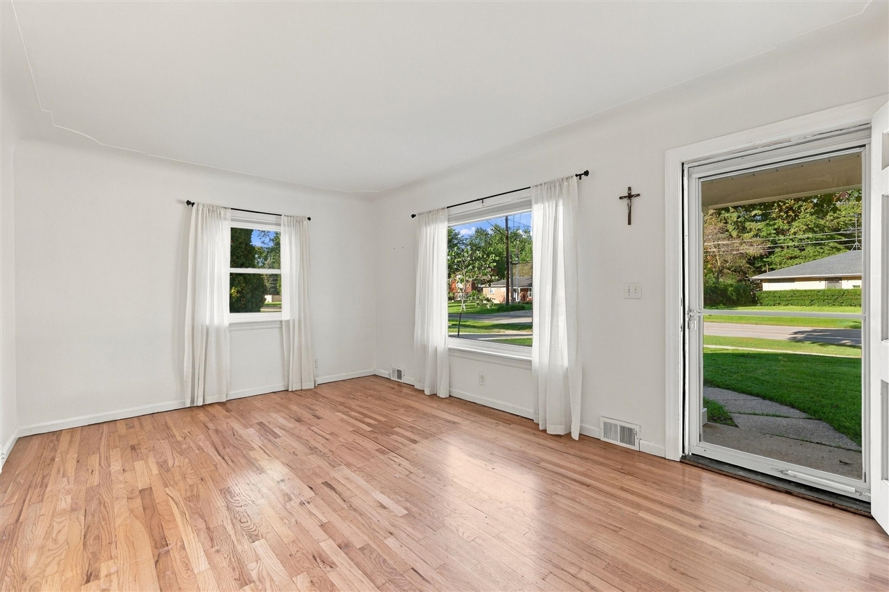 Photo 2 of Single family home for sale at 44 Covell Ave, Grand Rapids, MI 49504 | MLS# 70558819 | Listing updated on 2026-09-18