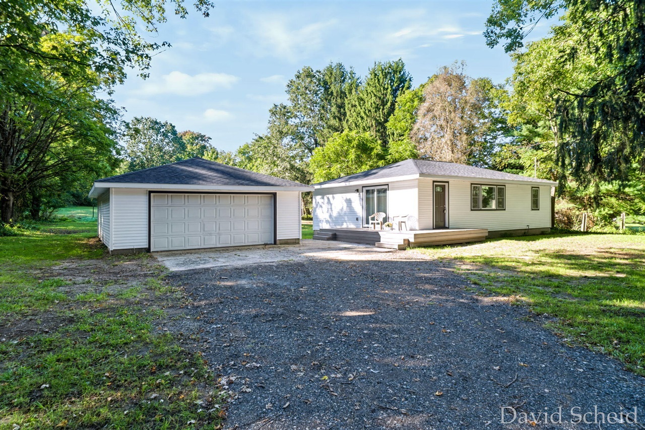Photo 3 of Sale Pending at 62 Flt River Dr, Lowell, MI 49331 | MLS# 70558840 | Listing updated on 2026-09-21
