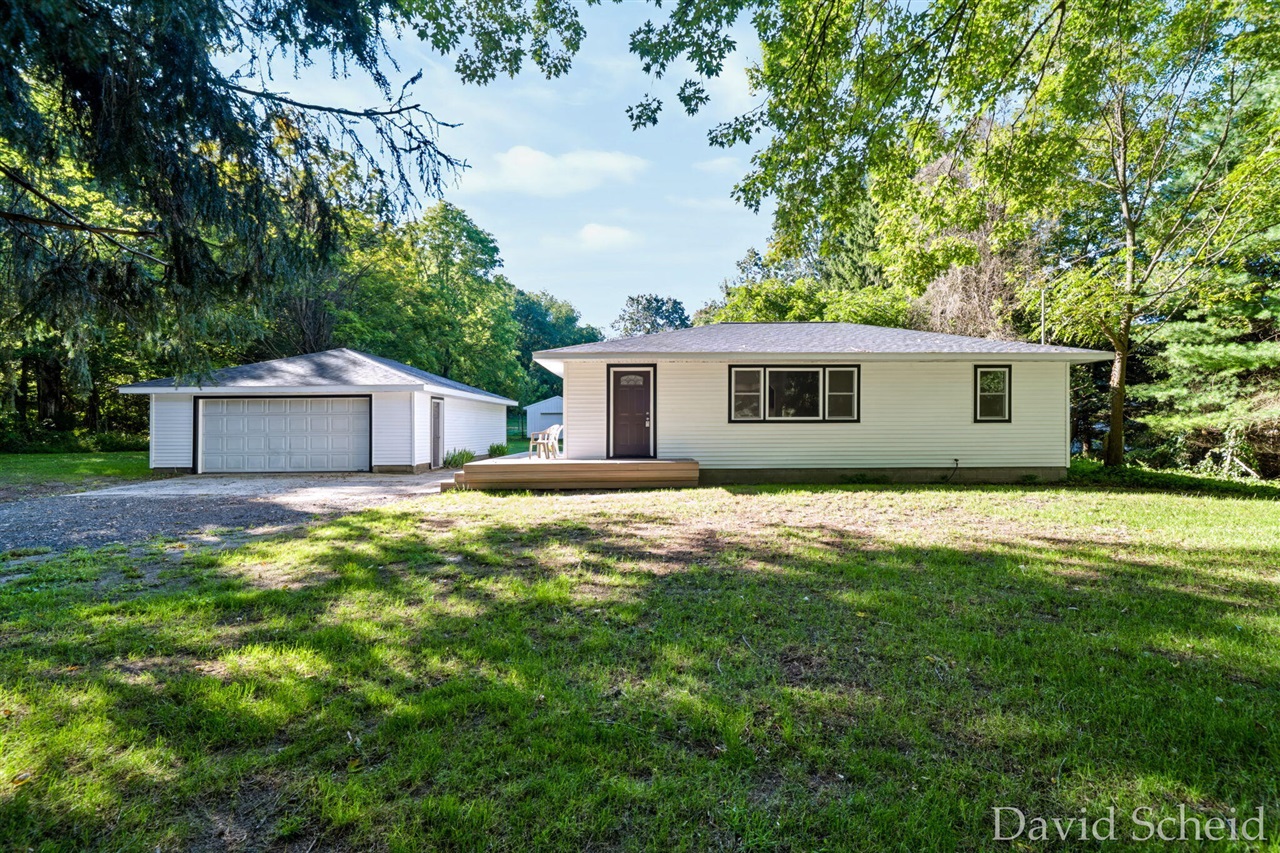 Photo 3 of Sale Pending at 62 Flt River Dr, Lowell, MI 49331 | MLS# 70558840 | Listing updated on 2026-09-21