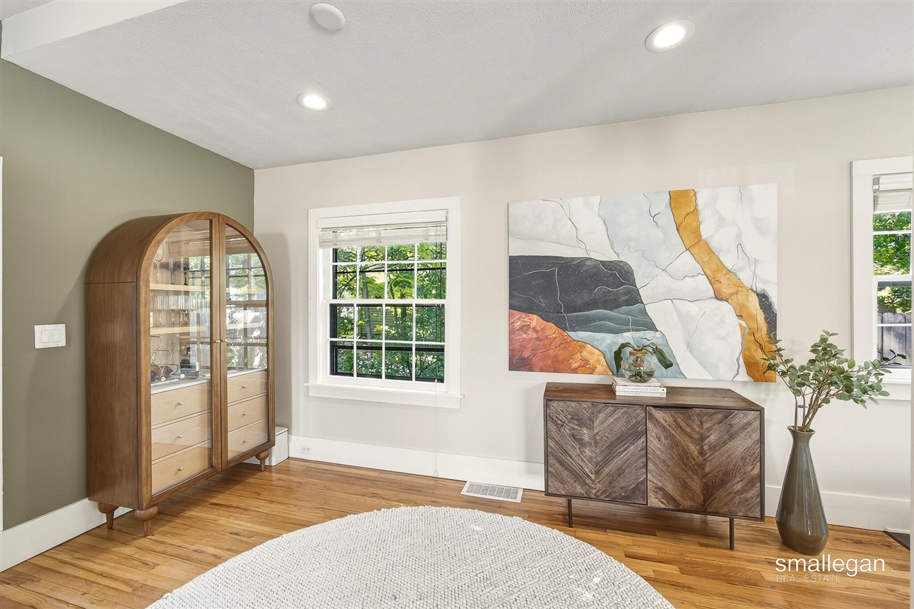 Photo 4 of Single family home for sale at 439 Lyon St, Grand Rapids, MI 49503 | MLS# 70558845 | Listing updated on 2026-09-16