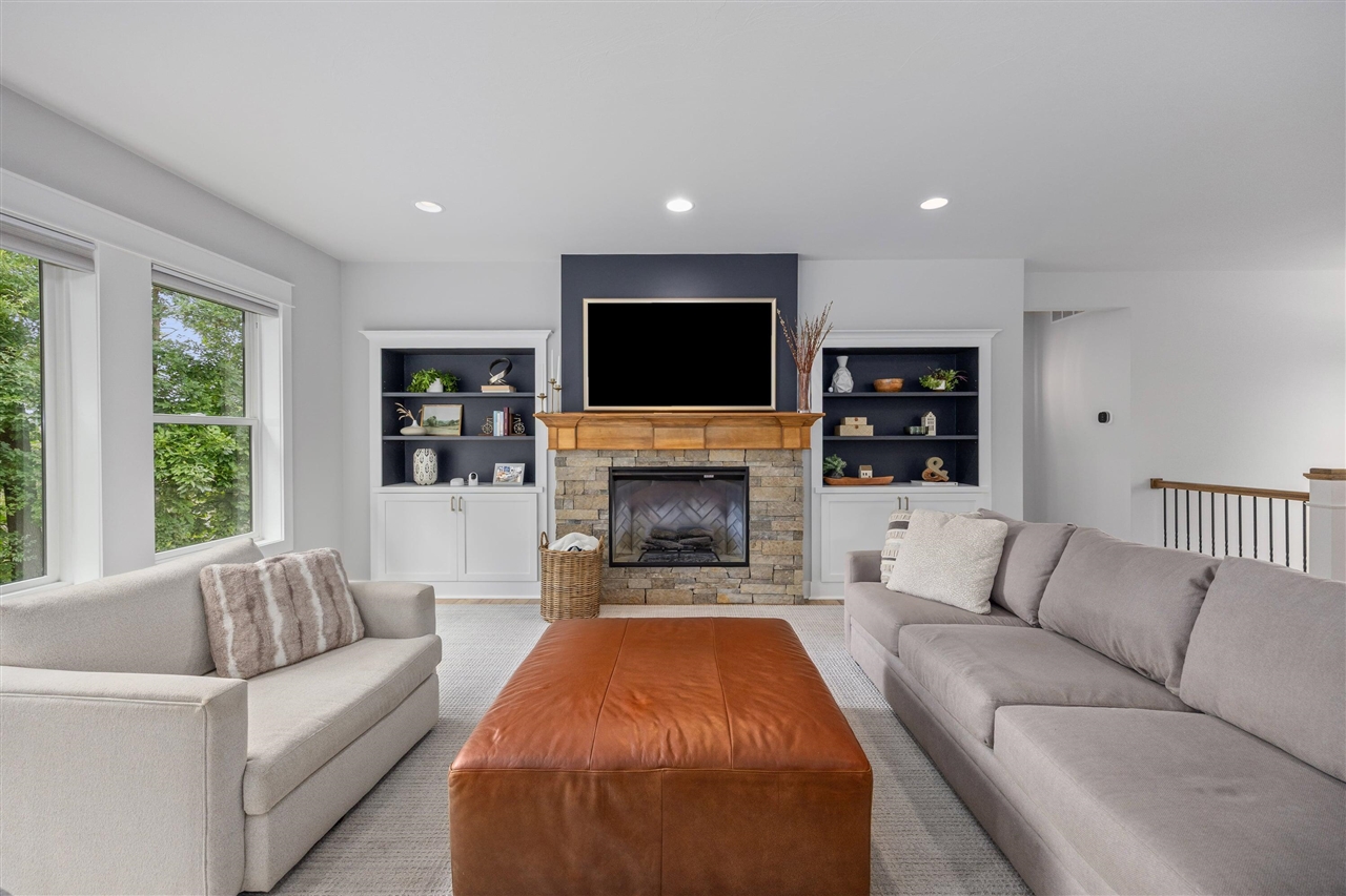 Photo 4 of Single family home for sale at 5007 Twin Crk Ests Dr, Rockford, MI 49341 | MLS# 70558858 | Listing updated on 2026-09-18