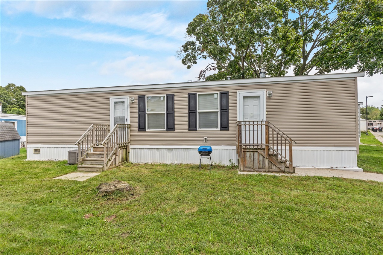 Photo 2 of Single family home for sale at 195 S Green Meadow St, Grand Rapids, MI 49548 | MLS# 70558935 | Listing updated on 2026-09-19