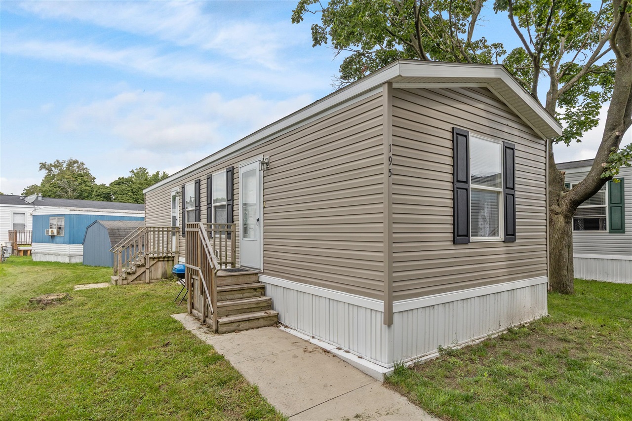 Photo 3 of Single family home for sale at 195 S Green Meadow St, Grand Rapids, MI 49548 | MLS# 70558935 | Listing updated on 2026-09-19