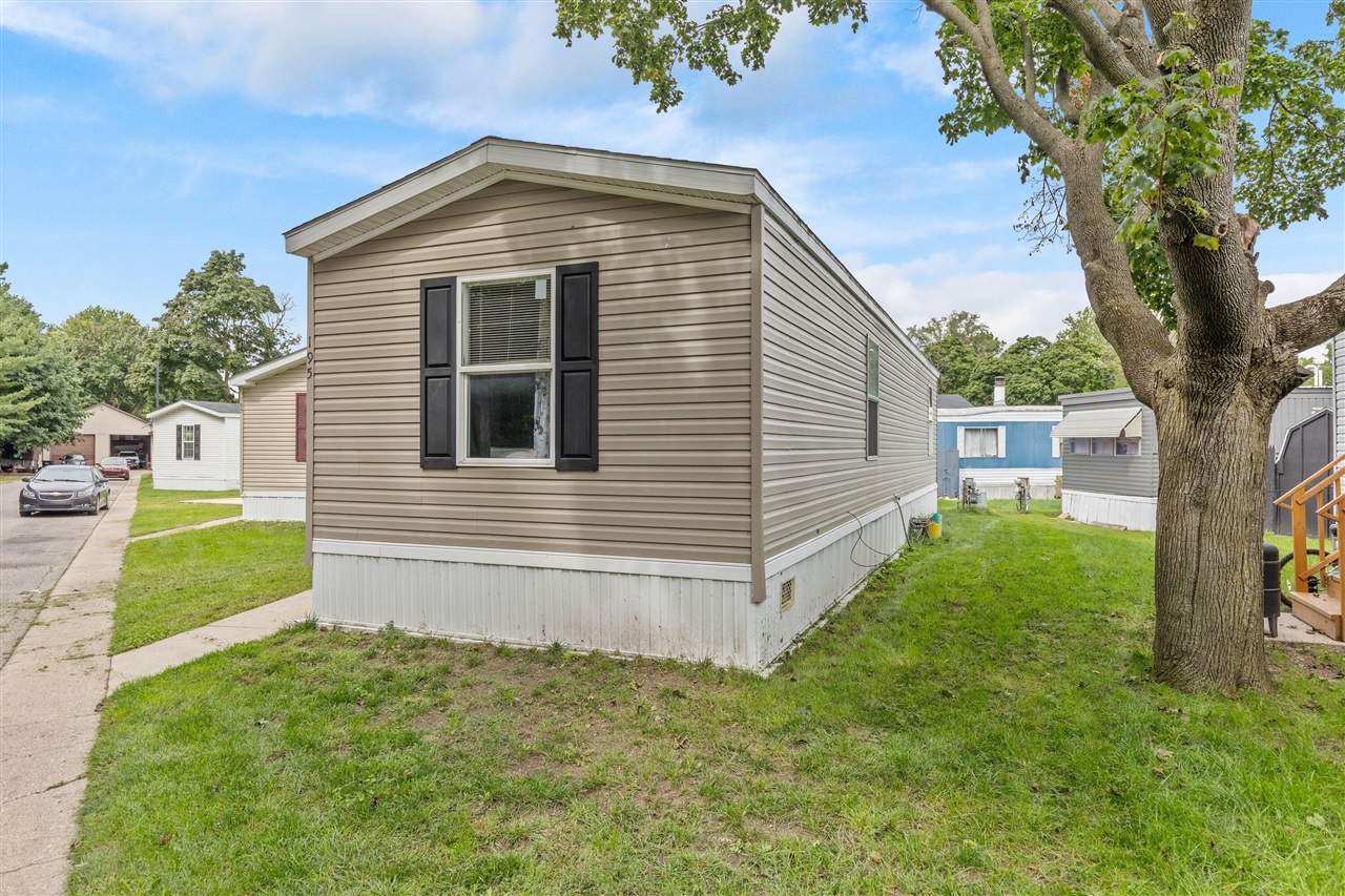 Photo 3 of Single family home for sale at 195 S Green Meadow St, Grand Rapids, MI 49548 | MLS# 70558935 | Listing updated on 2026-09-19