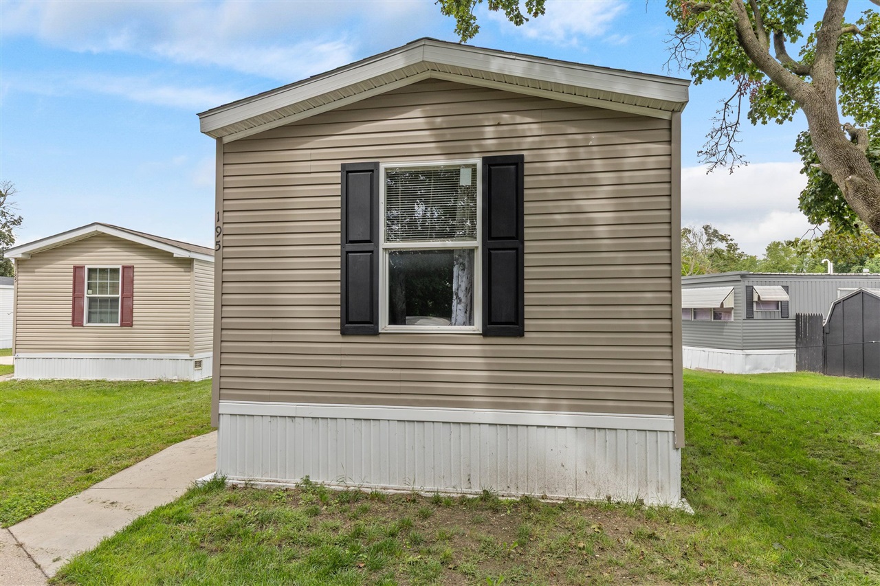 Photo 4 of Single family home for sale at 195 S Green Meadow St, Grand Rapids, MI 49548 | MLS# 70558935 | Listing updated on 2026-09-19