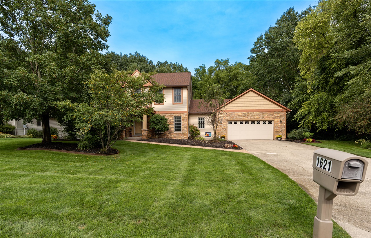 Photo 3 of Single family home for sale at 1621 Falcon Crst Dr, Grand Rapids, MI 49525 | MLS# 70558941 | Listing updated on 2026-09-17