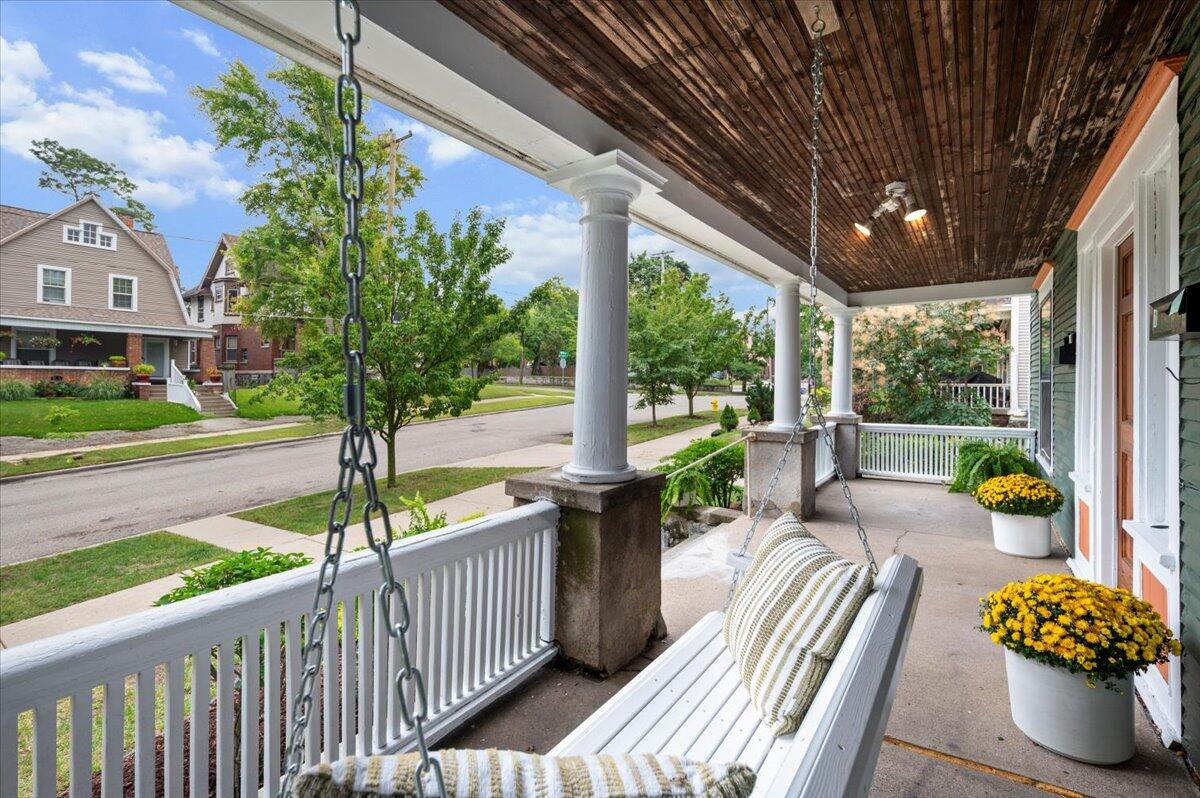 Photo 2 of Single family home for sale at 631 Paris Ave, Grand Rapids, MI 49503 | MLS# 70558991 | Listing updated on 2026-09-17