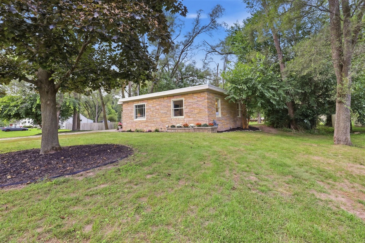Photo 2 of Single family home for sale at 2525 Rogue River Rd, Belmont, MI 49306 | MLS# 70559008 | Listing updated on 2026-09-18