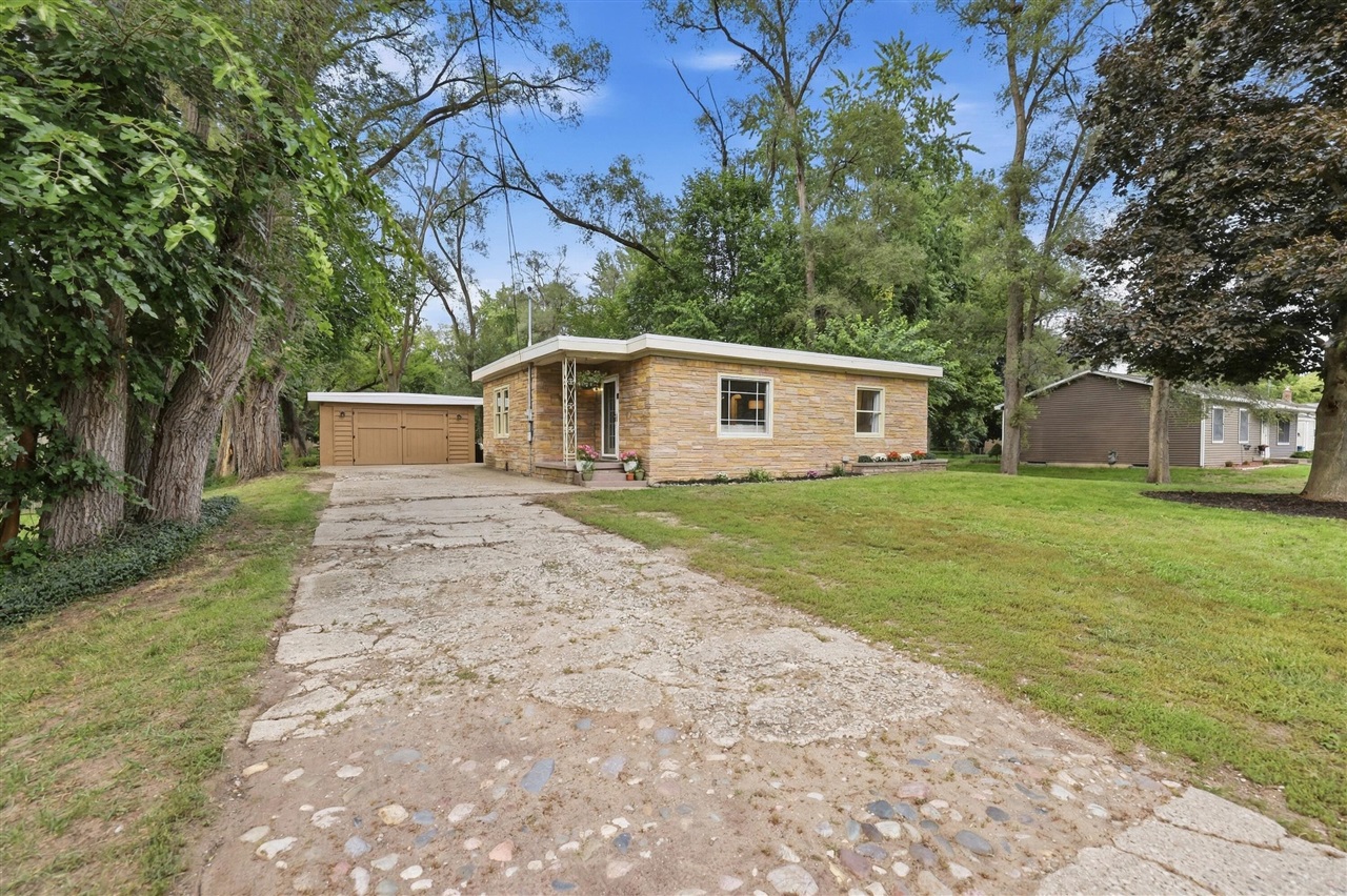 Photo 3 of Single family home for sale at 2525 Rogue River Rd, Belmont, MI 49306 | MLS# 70559008 | Listing updated on 2026-09-18