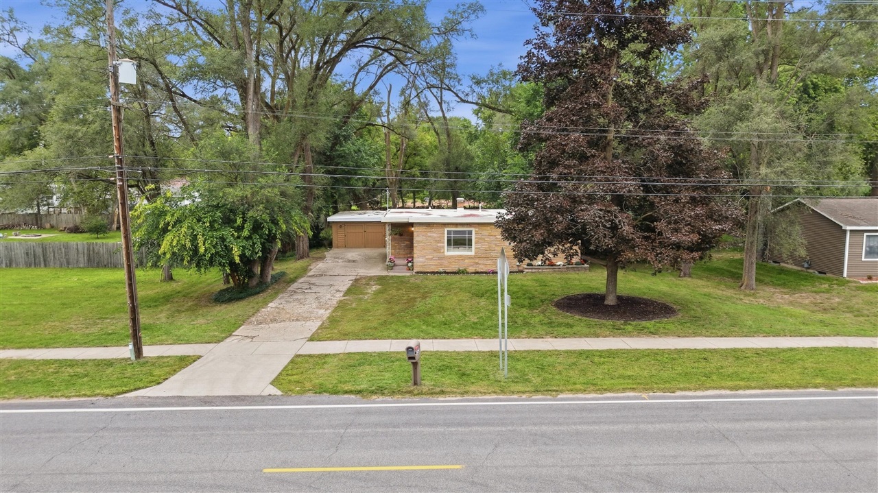 Photo 4 of Single family home for sale at 2525 Rogue River Rd, Belmont, MI 49306 | MLS# 70559008 | Listing updated on 2026-09-18