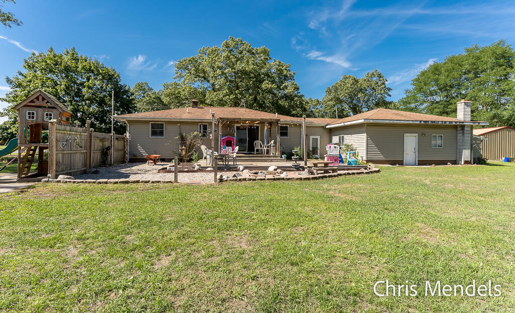 Photo 1 of Single family home for sale at 180 S Wolf Lake Rd, Muskegon, MI 49442 | MLS# 70559024 | Listing updated on 2026-09-17