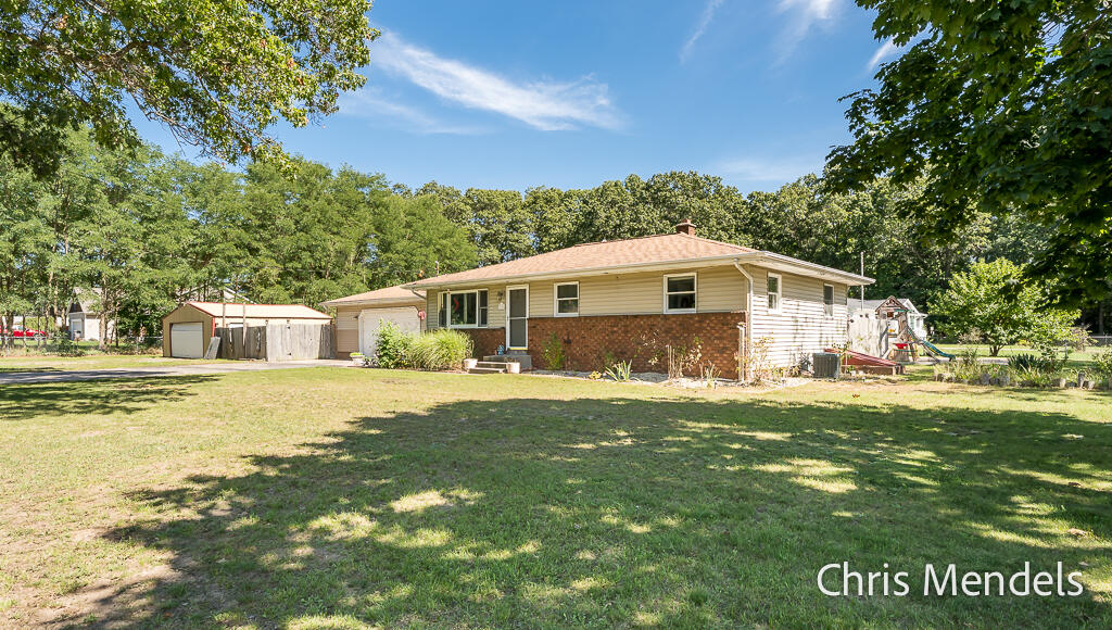 Photo 2 of Single family home for sale at 180 S Wolf Lake Rd, Muskegon, MI 49442 | MLS# 70559024 | Listing updated on 2026-09-17