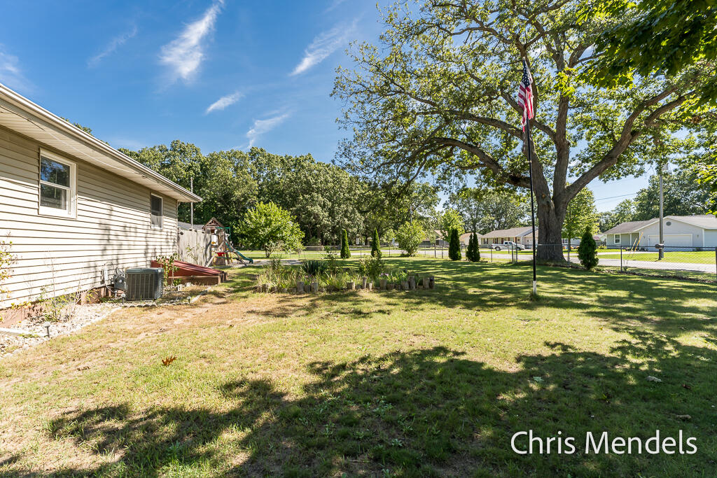 Photo 4 of Single family home for sale at 180 S Wolf Lake Rd, Muskegon, MI 49442 | MLS# 70559024 | Listing updated on 2026-09-17