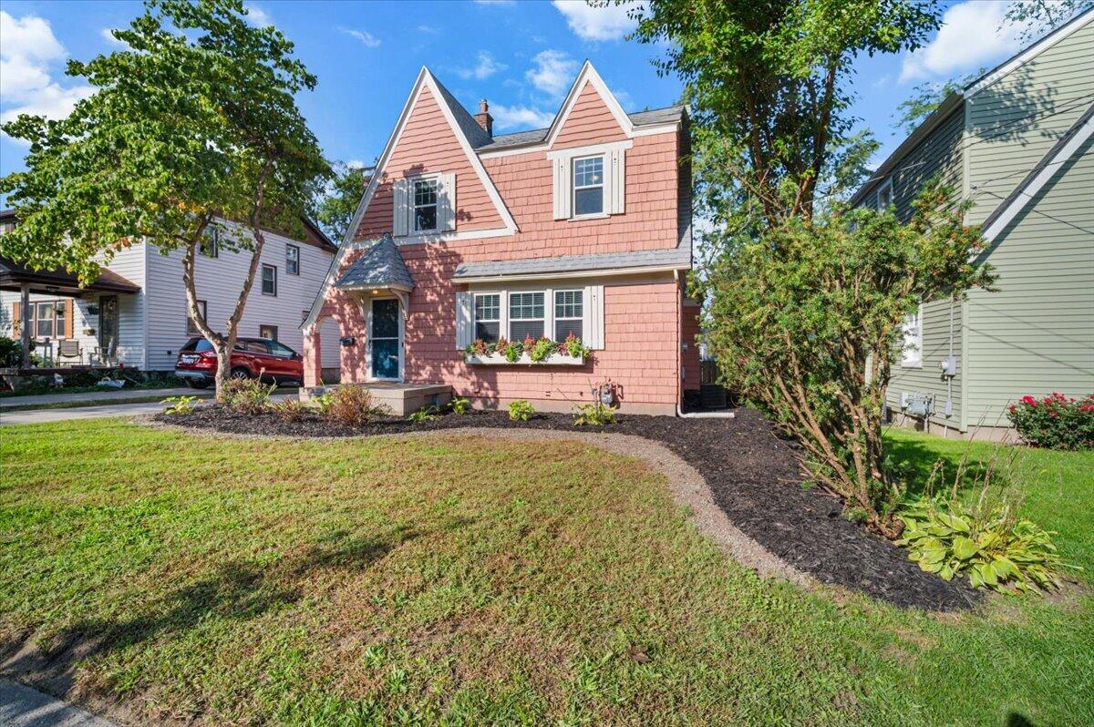 Photo 3 of Single family home for sale at 1515 Calvin Ave, Grand Rapids, MI 49507 | MLS# 70559029 | Listing updated on 2026-09-18