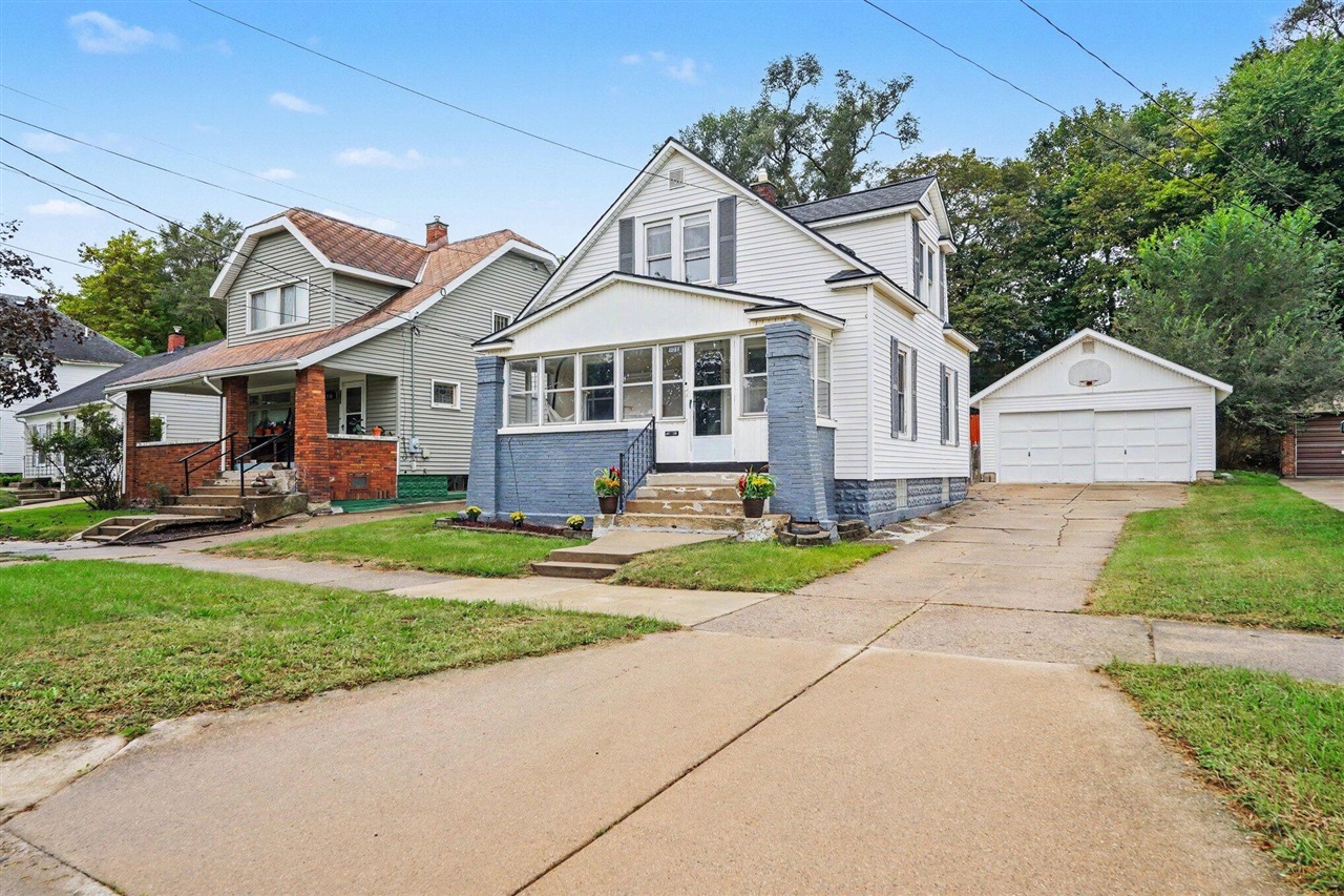Single family home for sale at 1537 Powers Ave, Grand Rapids, MI 49504 | MLS# 70559031
