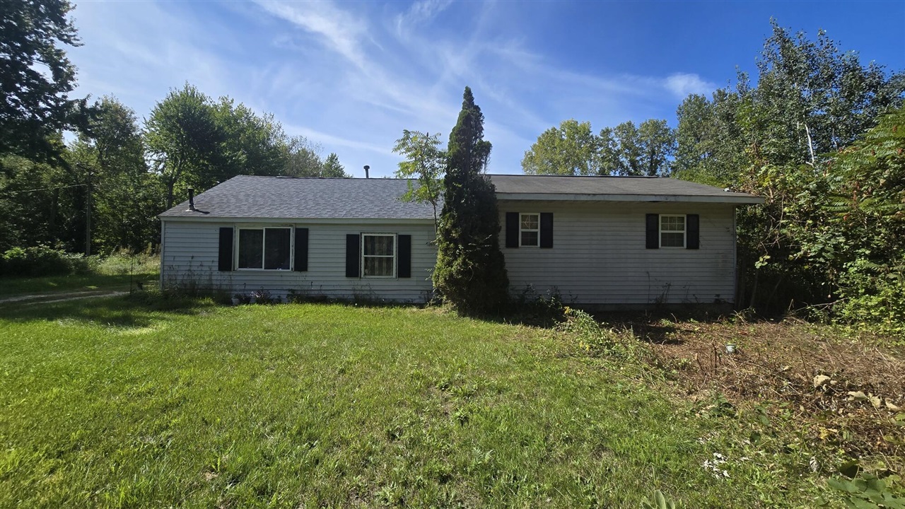 Photo 3 of Sale Pending at 5065 Lorenson Rd, Muskegon, MI 49445 | MLS# 70559034 | Listing updated on 2026-09-23