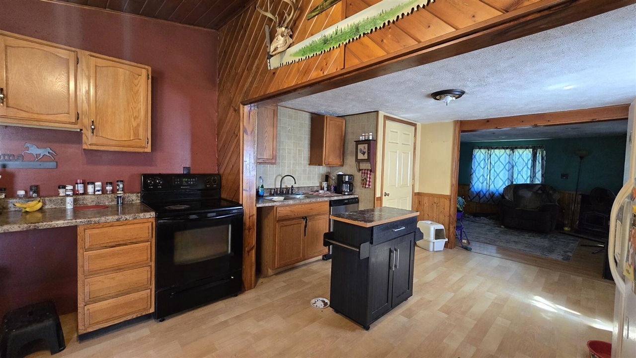 Photo 4 of Sale Pending at 5065 Lorenson Rd, Muskegon, MI 49445 | MLS# 70559034 | Listing updated on 2026-09-23