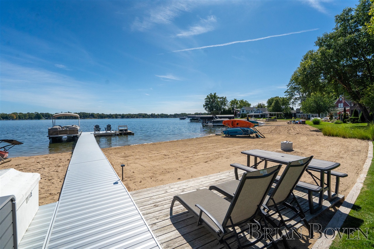 Photo 3 of Single family home for sale at 7080 Silver Lake Dr, Rockford, MI 49341 | MLS# 70559056 | Listing updated on 2026-09-17