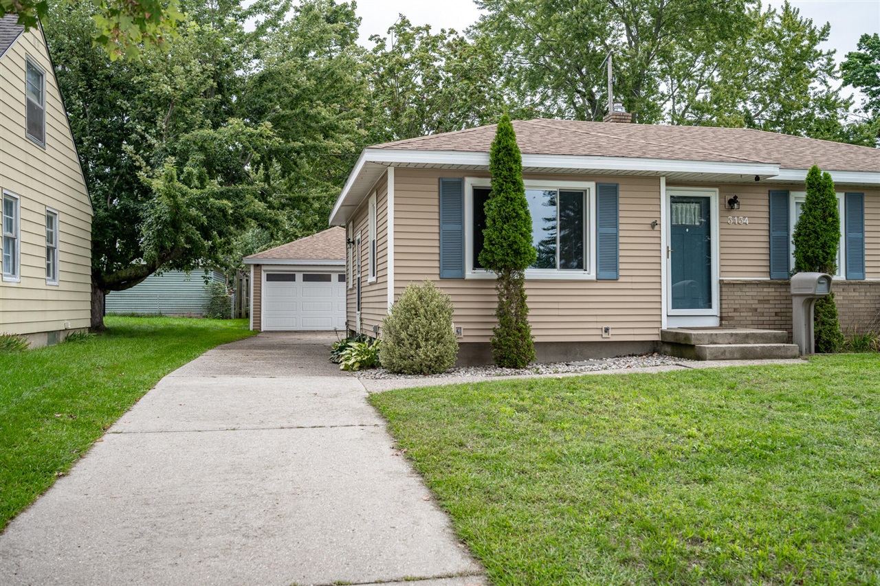 Photo 3 of Single family home for sale at 3134 Englehurst Ave, Grand Rapids, MI 49548 | MLS# 70559070 | Listing updated on 2026-09-17