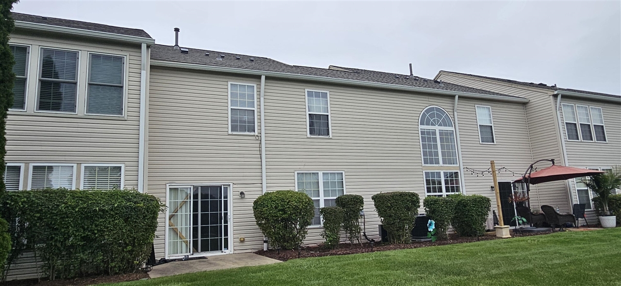 Photo 3 of Sale Pending at 26691 Kirkway Dr, Woodhaven, MI 48183 | MLS# 70559093 | Listing updated on 2026-09-18