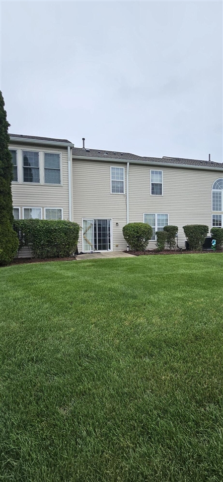 Photo 3 of Sale Pending at 26691 Kirkway Dr, Woodhaven, MI 48183 | MLS# 70559093 | Listing updated on 2026-09-18