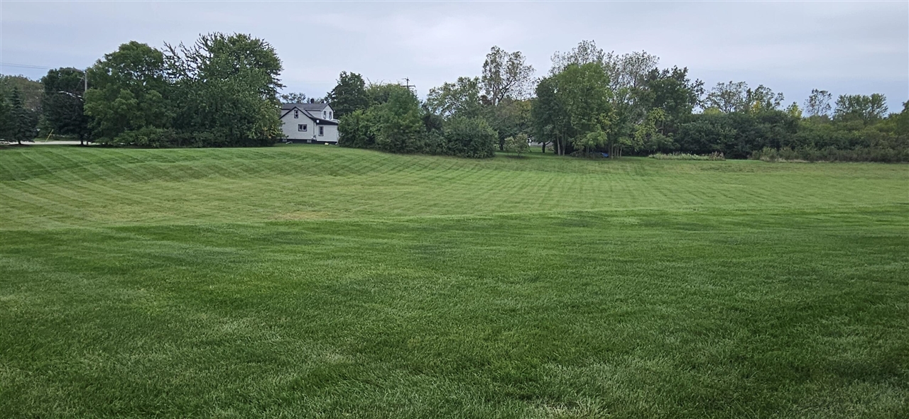 Photo 4 of Sale Pending at 26691 Kirkway Dr, Woodhaven, MI 48183 | MLS# 70559093 | Listing updated on 2026-09-18