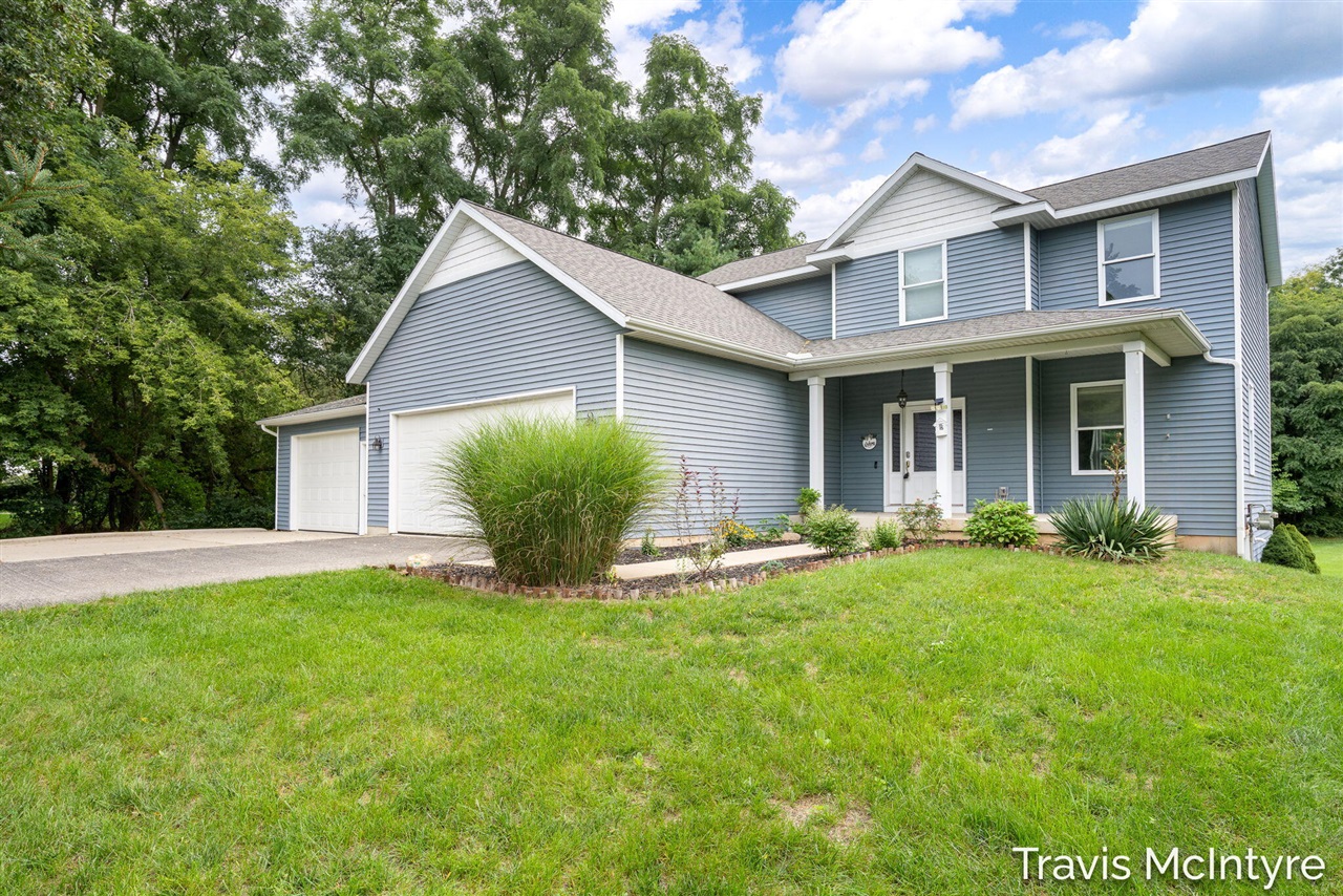 Photo 2 of Single family home for sale at 6838 Fox Meadow Dr, Rockford, MI 49341 | MLS# 70559109 | Listing updated on 2026-09-18