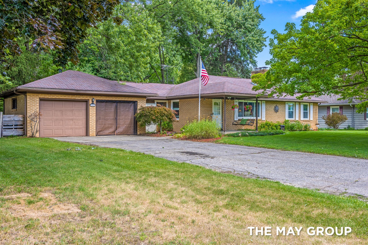 Photo 3 of Single family home for sale at 1515 Lancashire Dr, Grand Rapids, MI 49508 | MLS# 70559110 | Listing updated on 2026-10-07