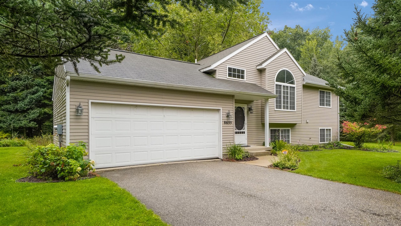 Photo 2 of Single family home for sale at 8655 Wildcat Run Dr, Rockford, MI 49341 | MLS# 70559115 | Listing updated on 2026-09-28
