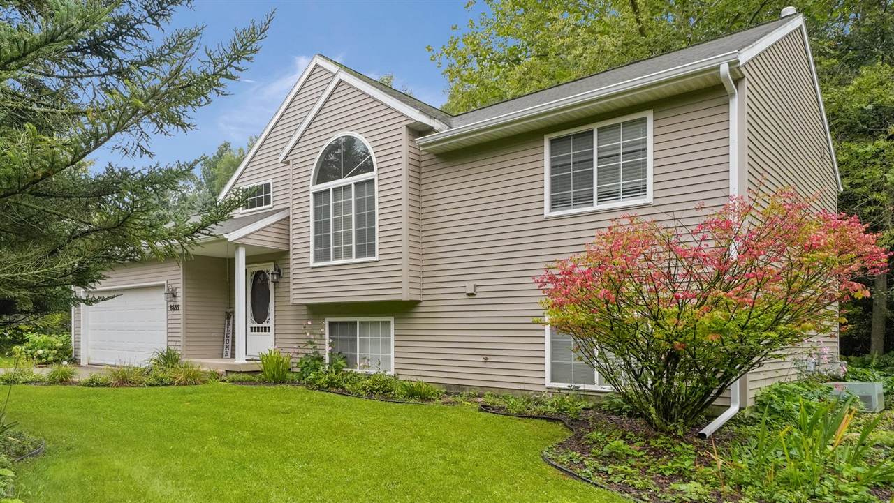 Photo 3 of Single family home for sale at 8655 Wildcat Run Dr, Rockford, MI 49341 | MLS# 70559115 | Listing updated on 2026-09-28