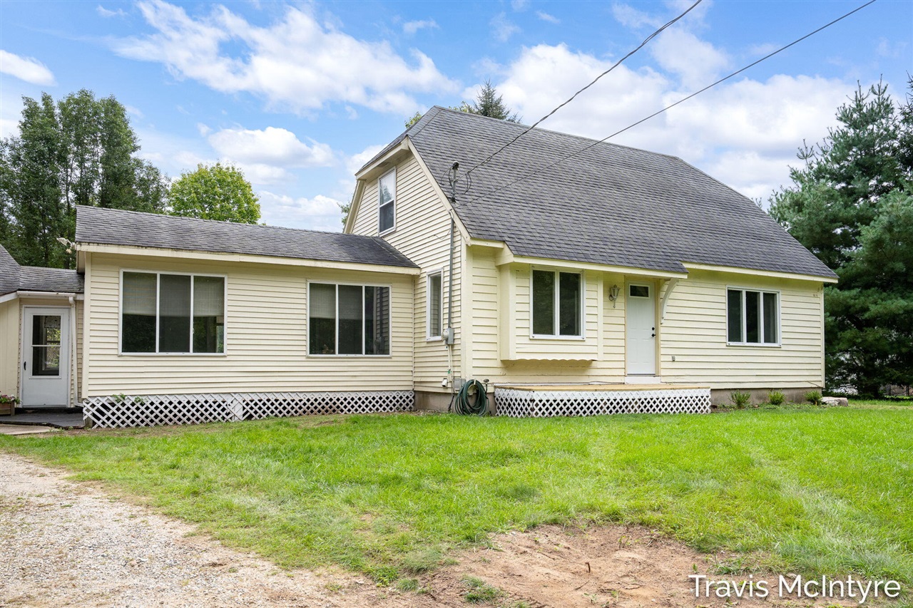 Photo 2 of Single family home for sale at 1040 Fonger St, Sparta, MI 49345 | MLS# 70559117 | Listing updated on 2026-09-29