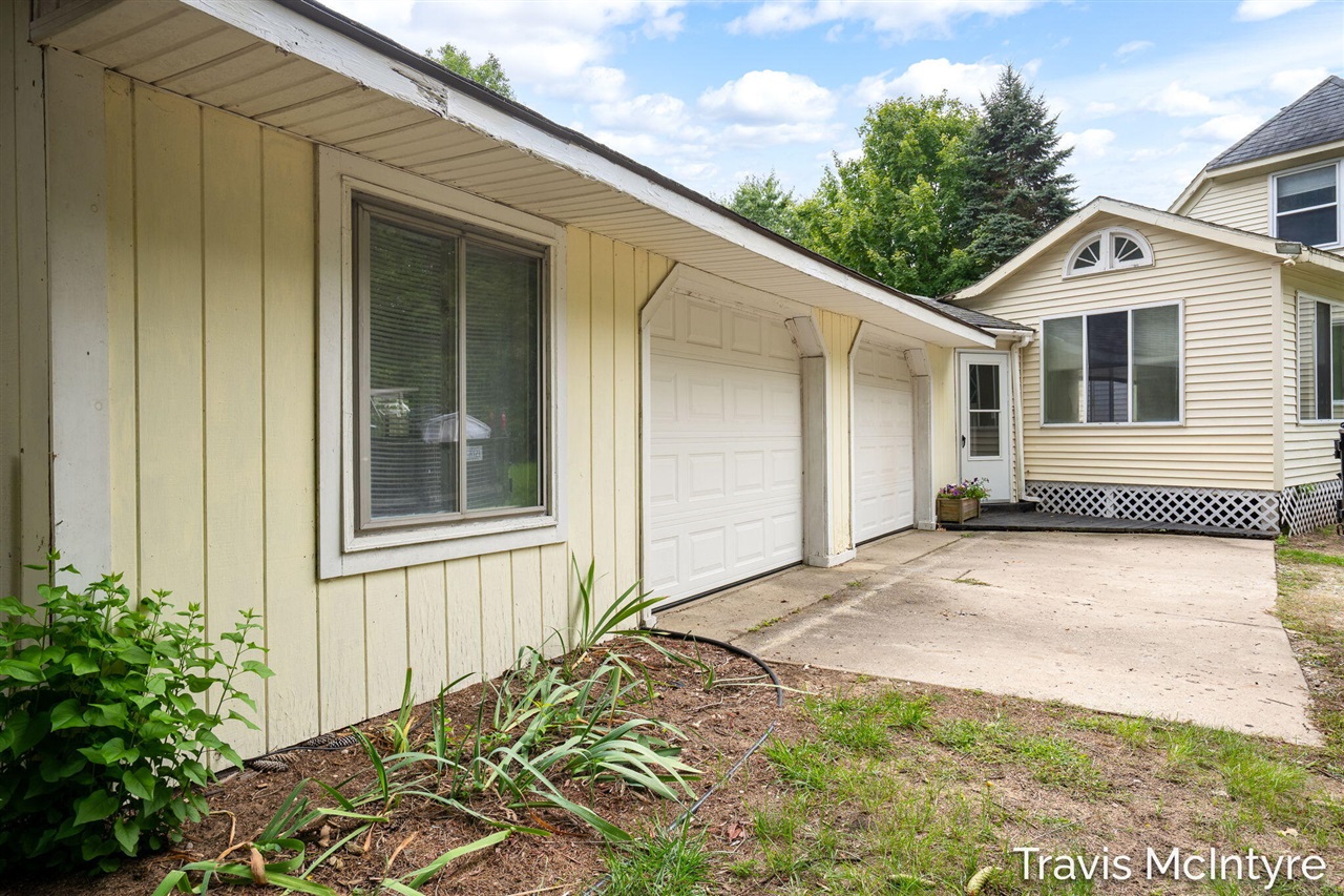Photo 3 of Single family home for sale at 1040 Fonger St, Sparta, MI 49345 | MLS# 70559117 | Listing updated on 2026-09-29