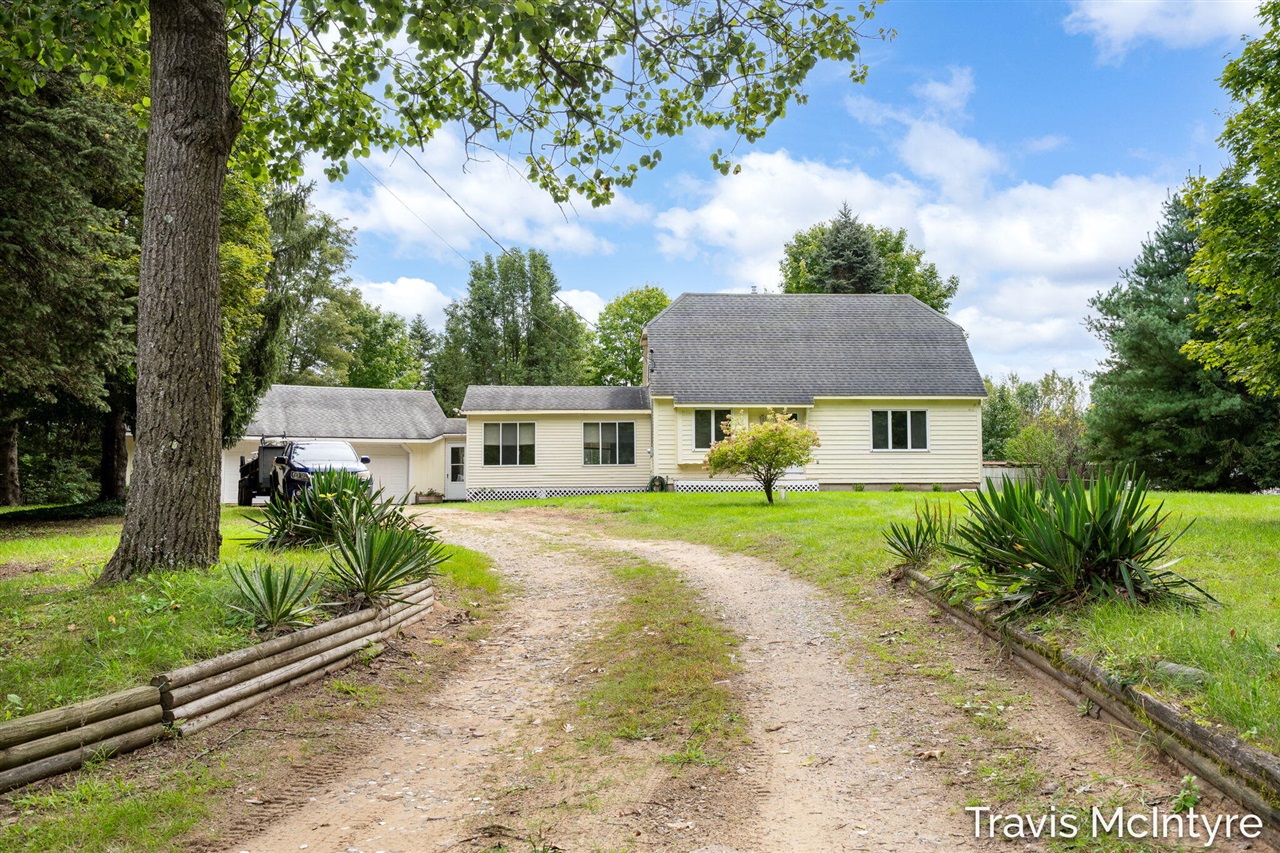 Photo 3 of Single family home for sale at 1040 Fonger St, Sparta, MI 49345 | MLS# 70559117 | Listing updated on 2026-09-29